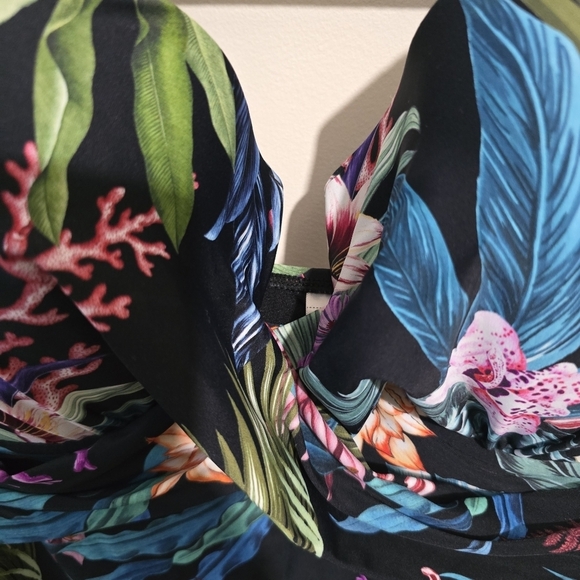 ⭐️40% Off⭐️ Terra & Sky Plus Tropical Floral Molded Cup One-piece Swimsuit - Picture 7 of 16